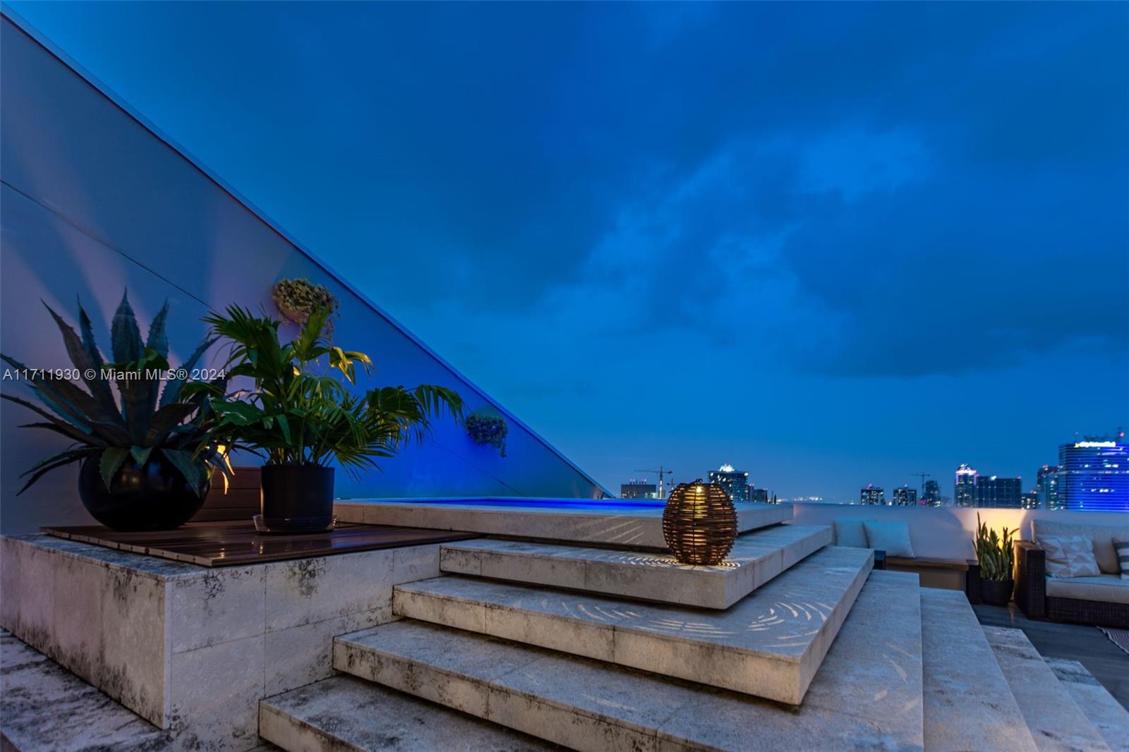 REACH CONDO - Residential