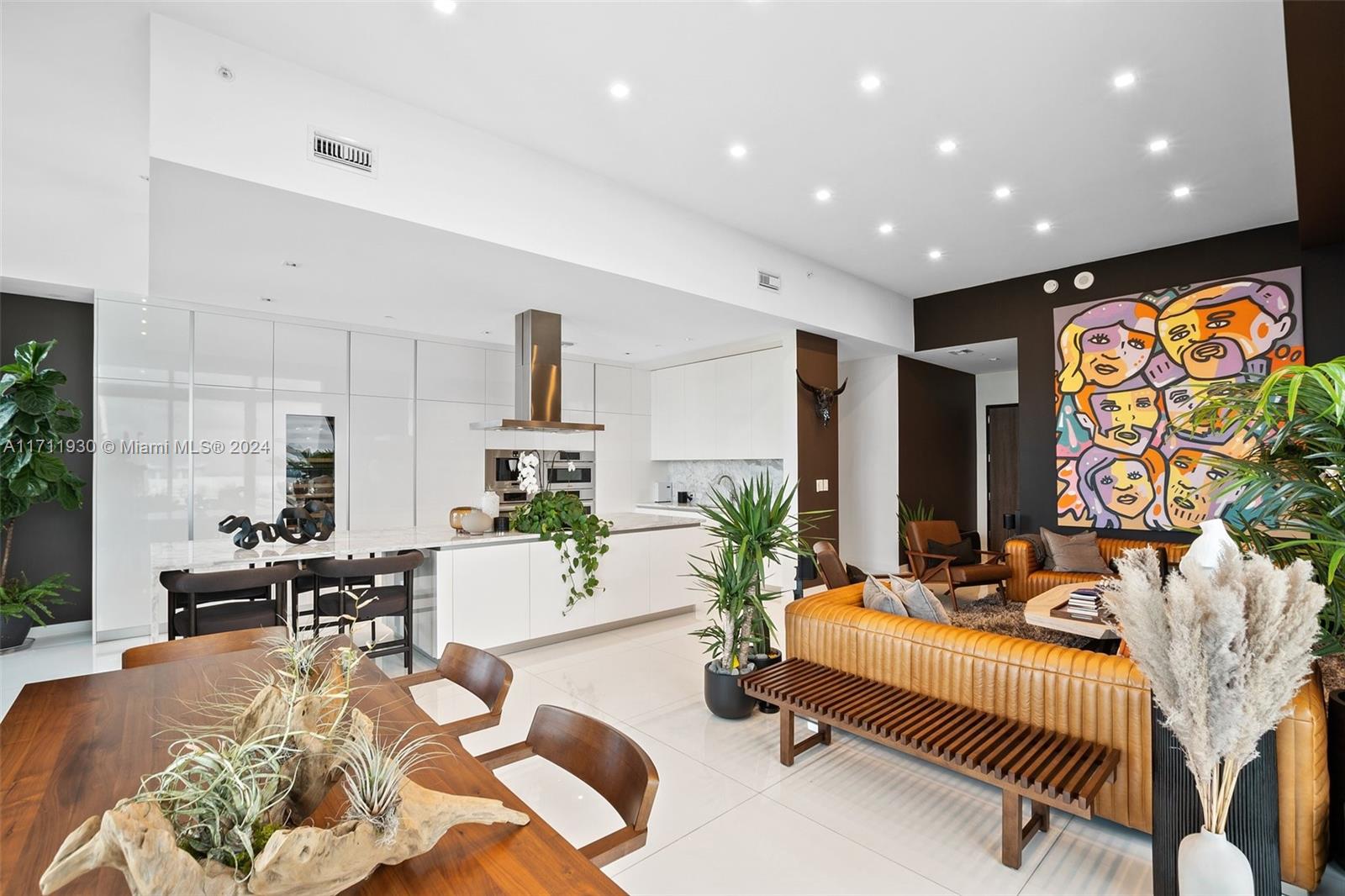 REACH CONDO - Residential