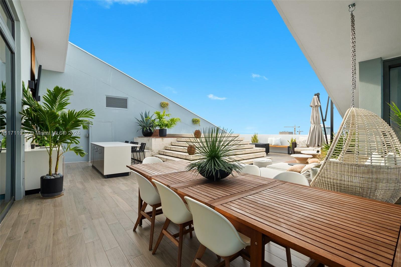 REACH CONDO - Residential