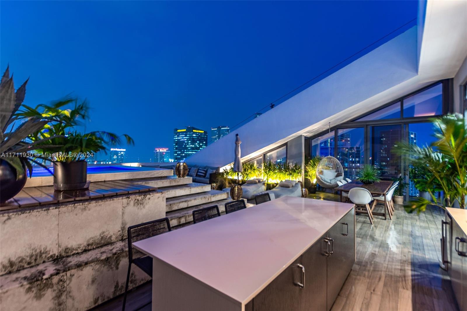 REACH CONDO - Residential