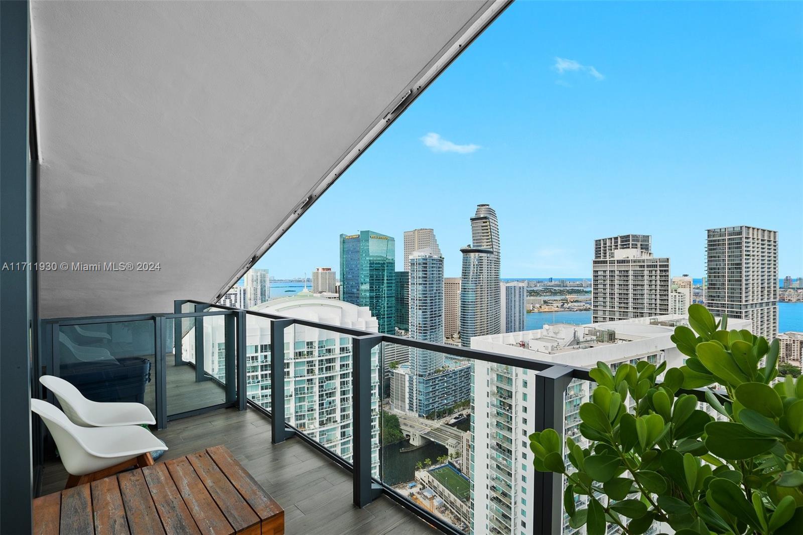 REACH CONDO - Residential