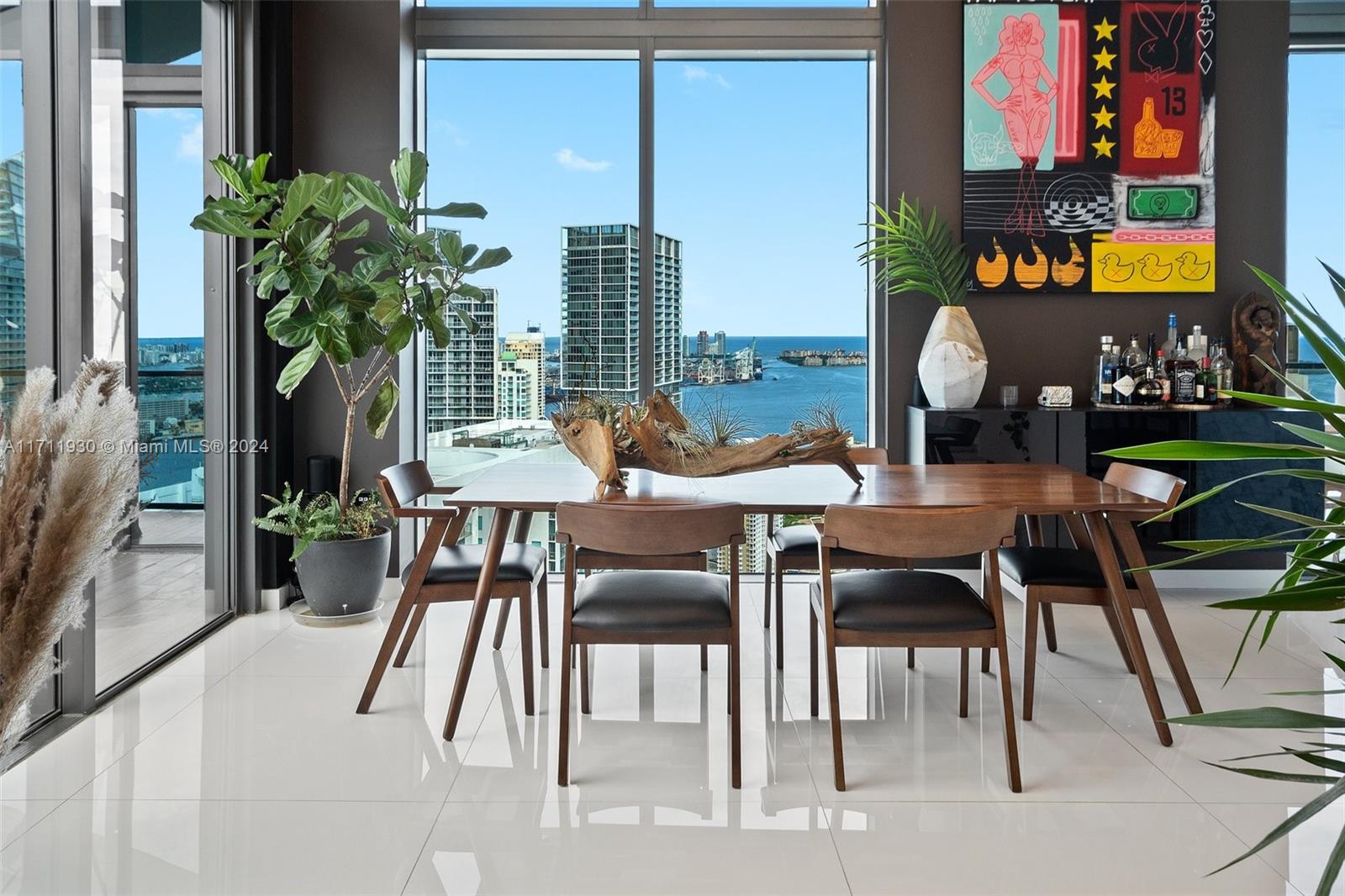 REACH CONDO - Residential