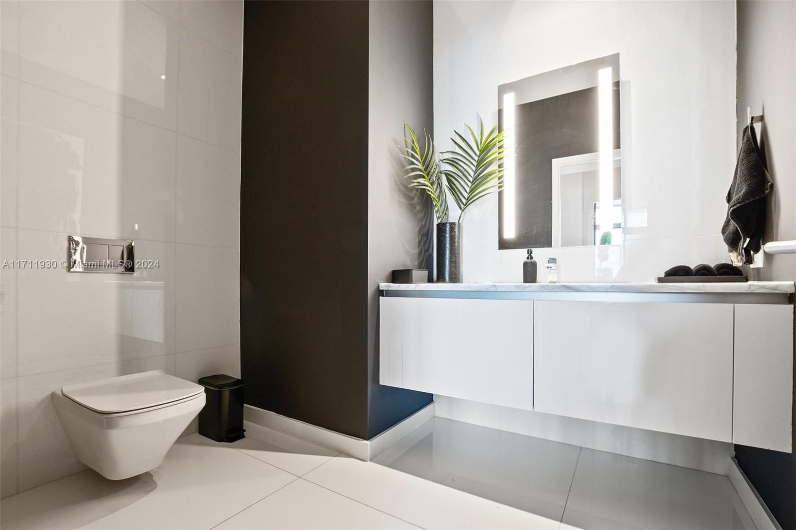 REACH CONDO - Residential