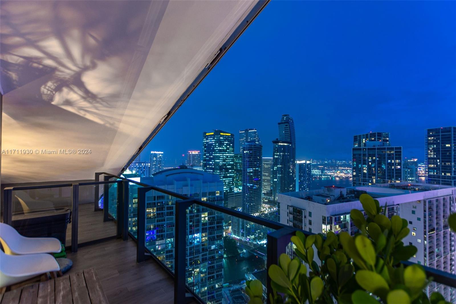 REACH CONDO - Residential