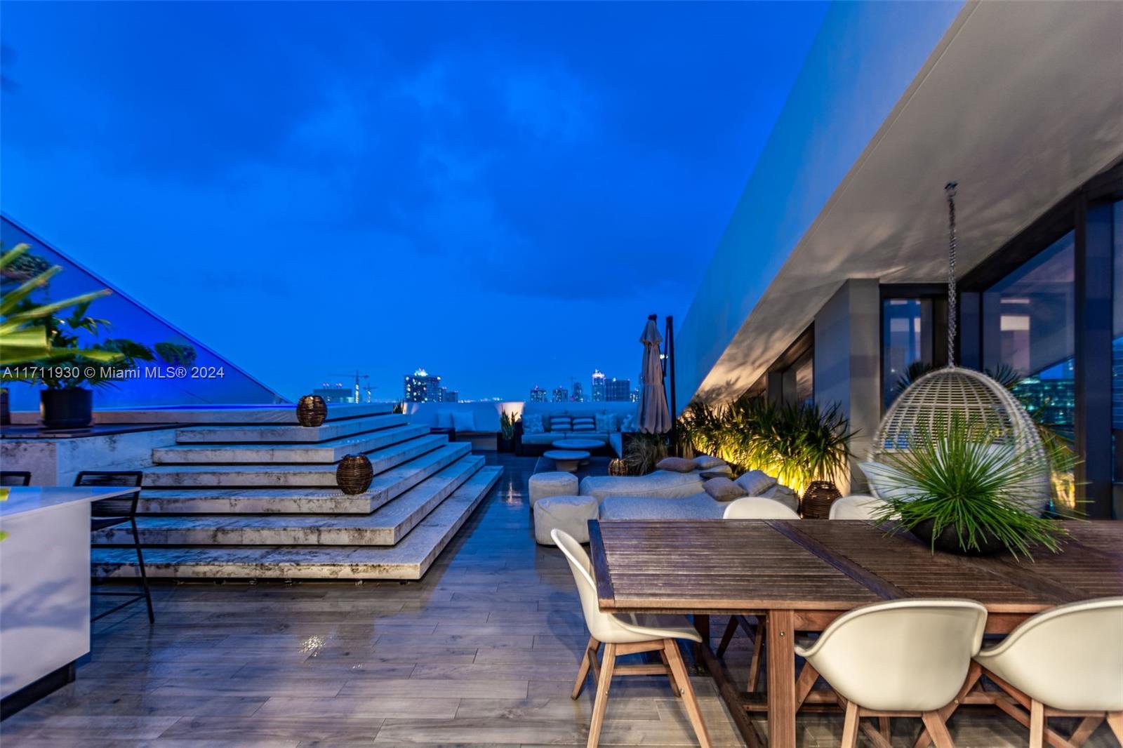 REACH CONDO - Residential