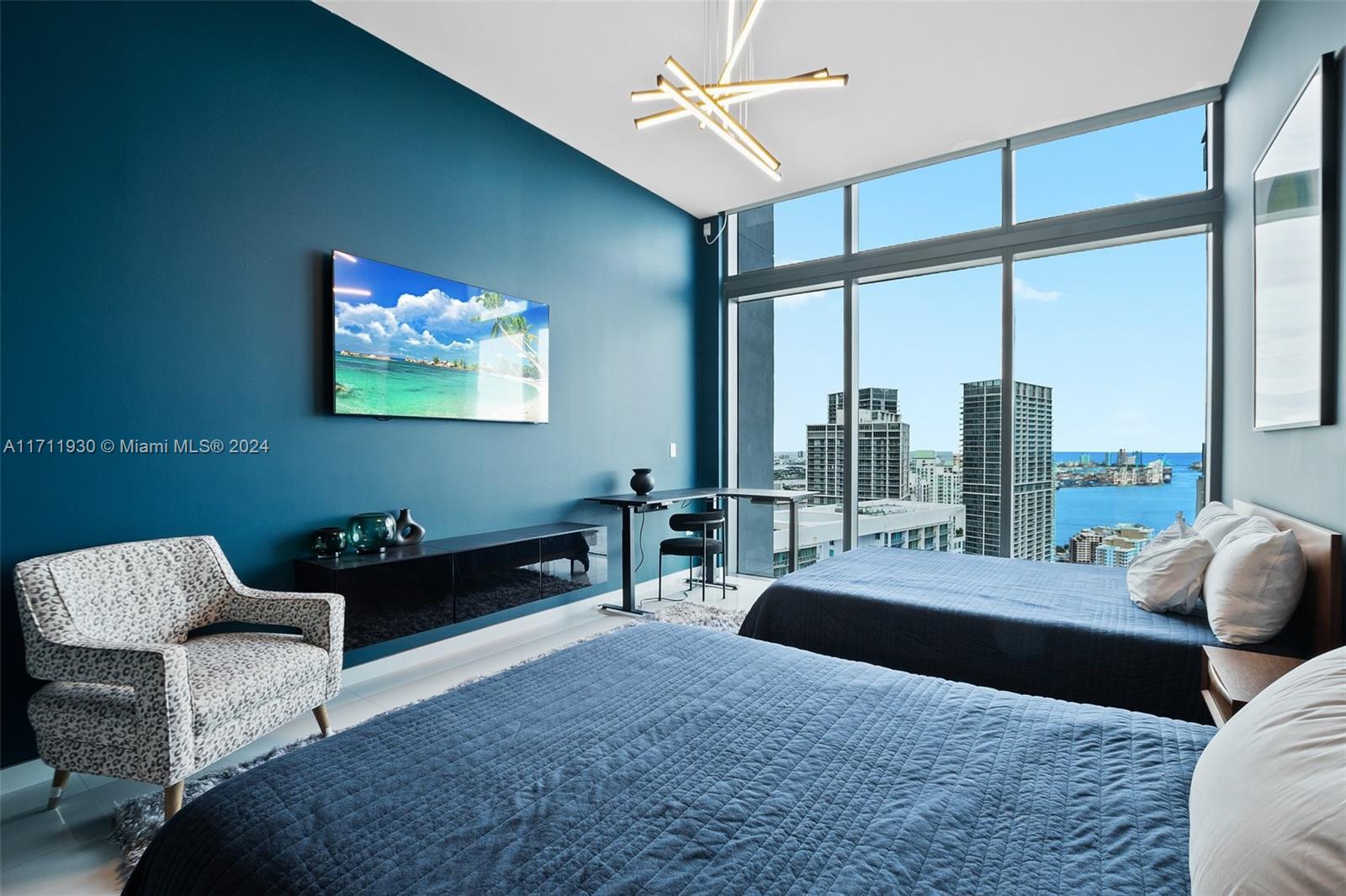 REACH CONDO - Residential