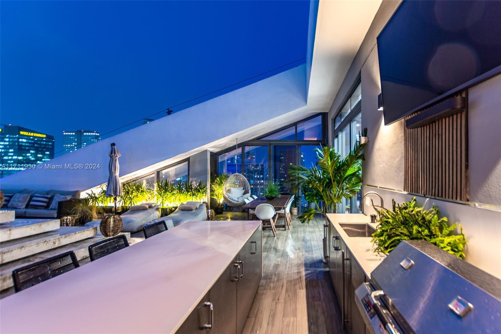 REACH CONDO - Residential