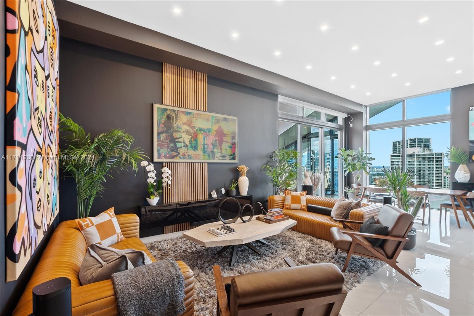 REACH CONDO - Residential