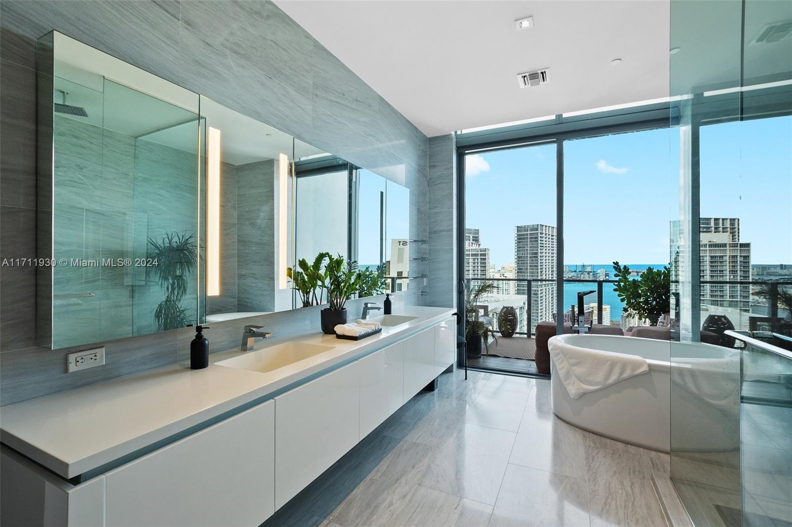 REACH CONDO - Residential