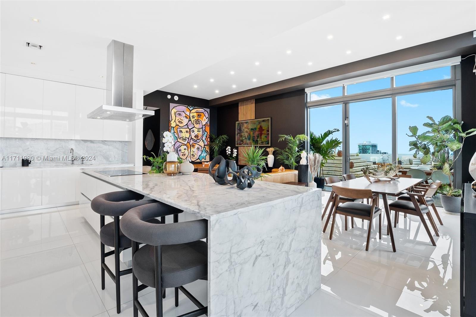 REACH CONDO - Residential