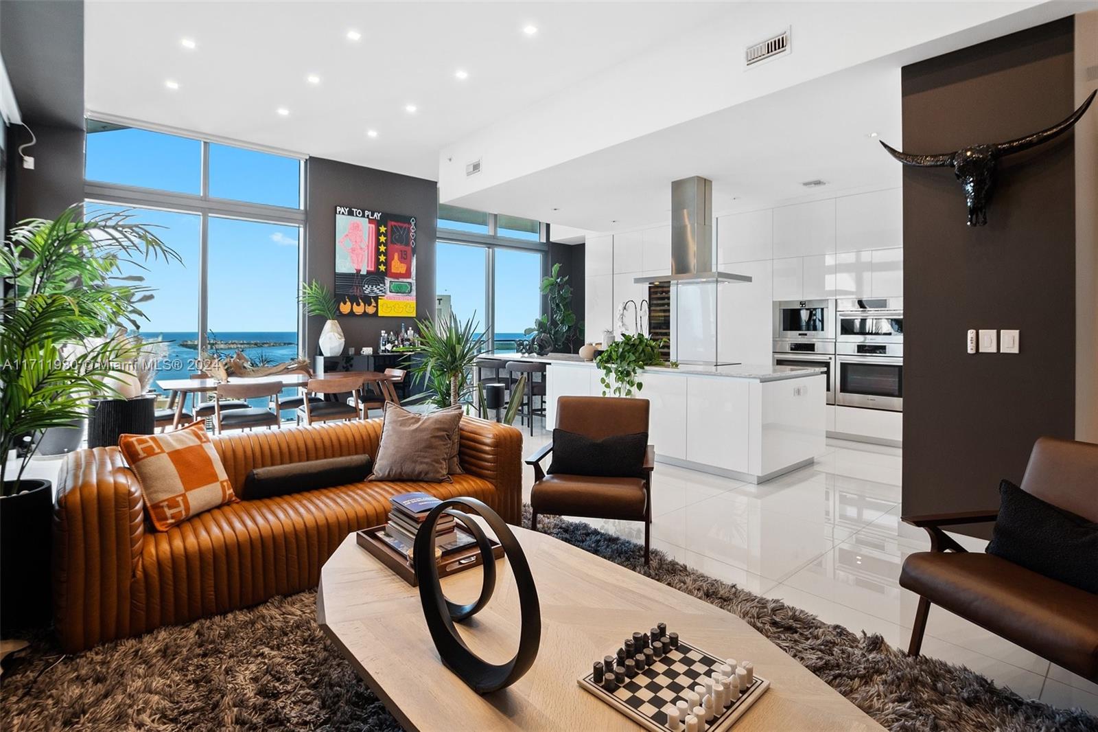 REACH CONDO - Residential