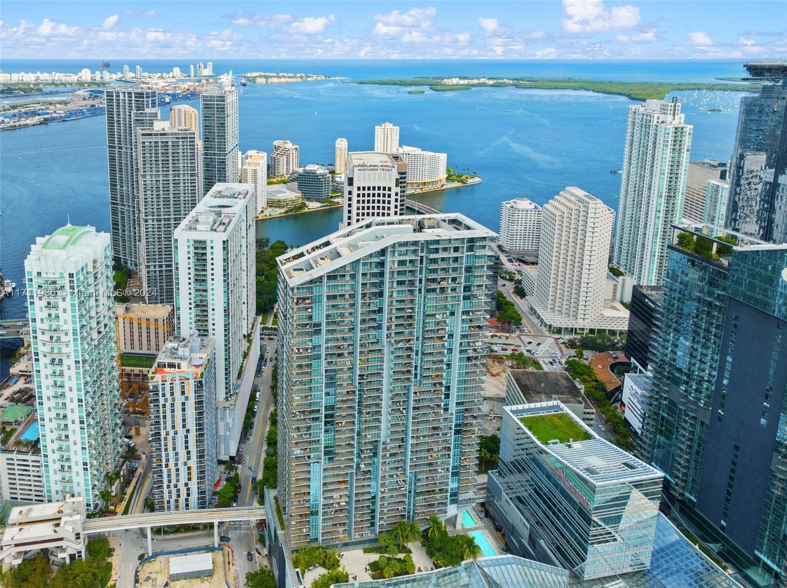 REACH CONDO - Residential