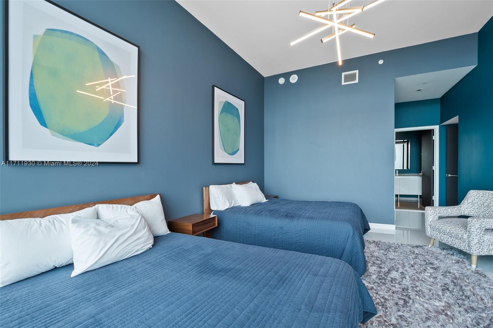 REACH CONDO - Residential