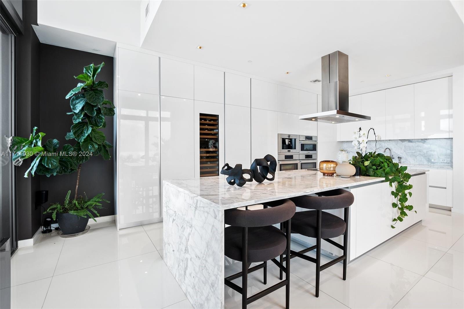 REACH CONDO - Residential