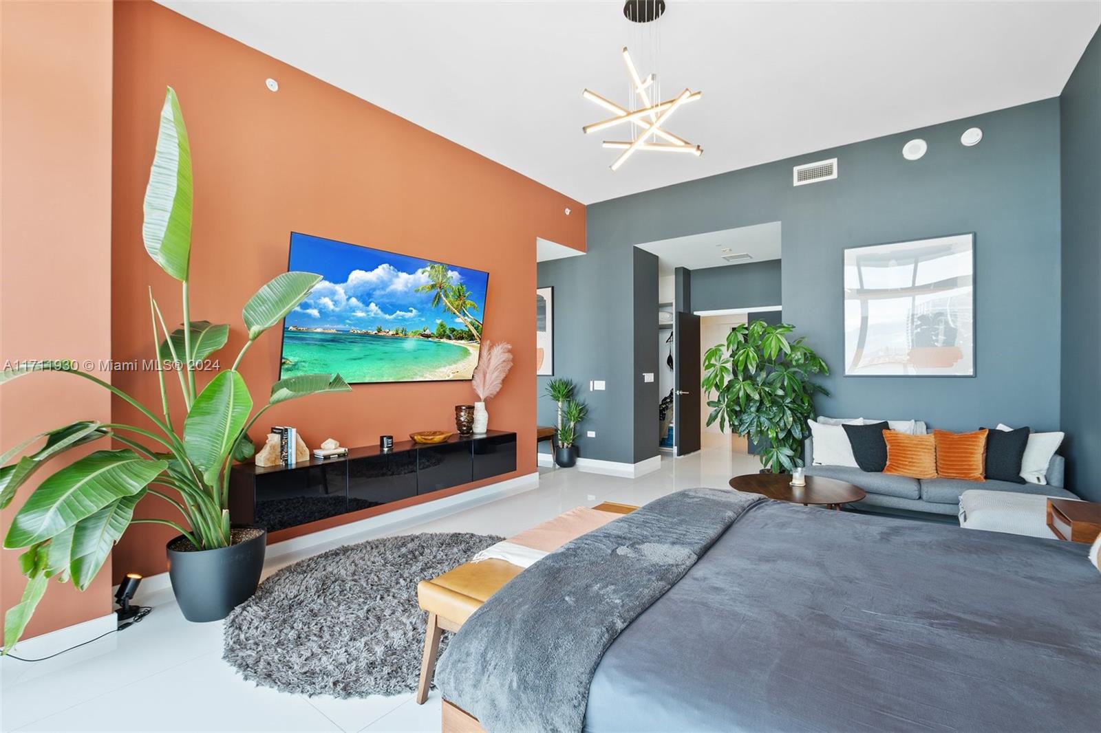 REACH CONDO - Residential