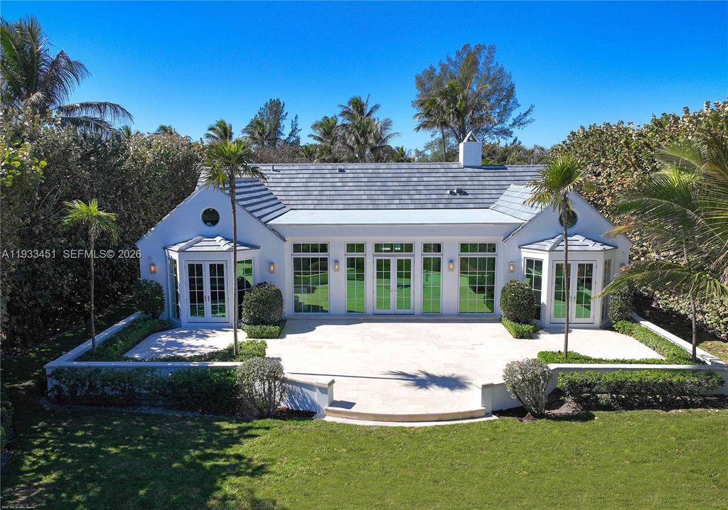 Photo of 43 N Beach Rd, Jupiter Island, FL 33455 (MLS # A11933451)