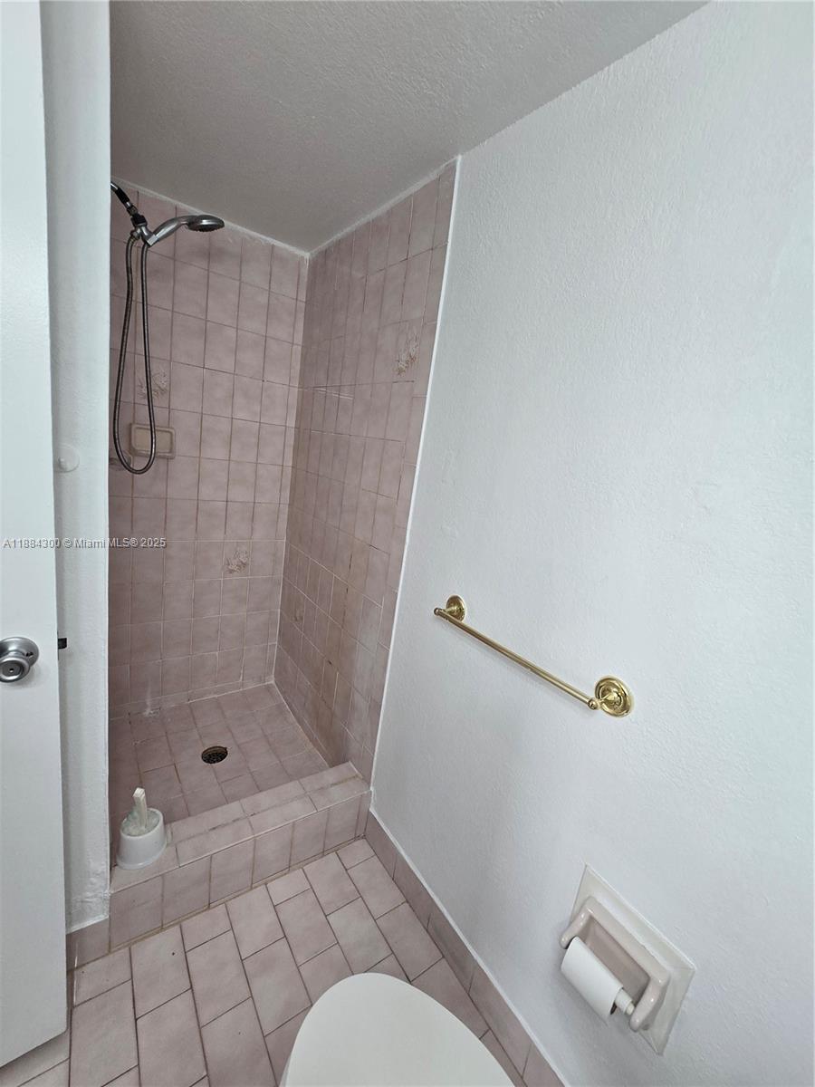 SUNSET VILLAS CONDO - Residential Lease