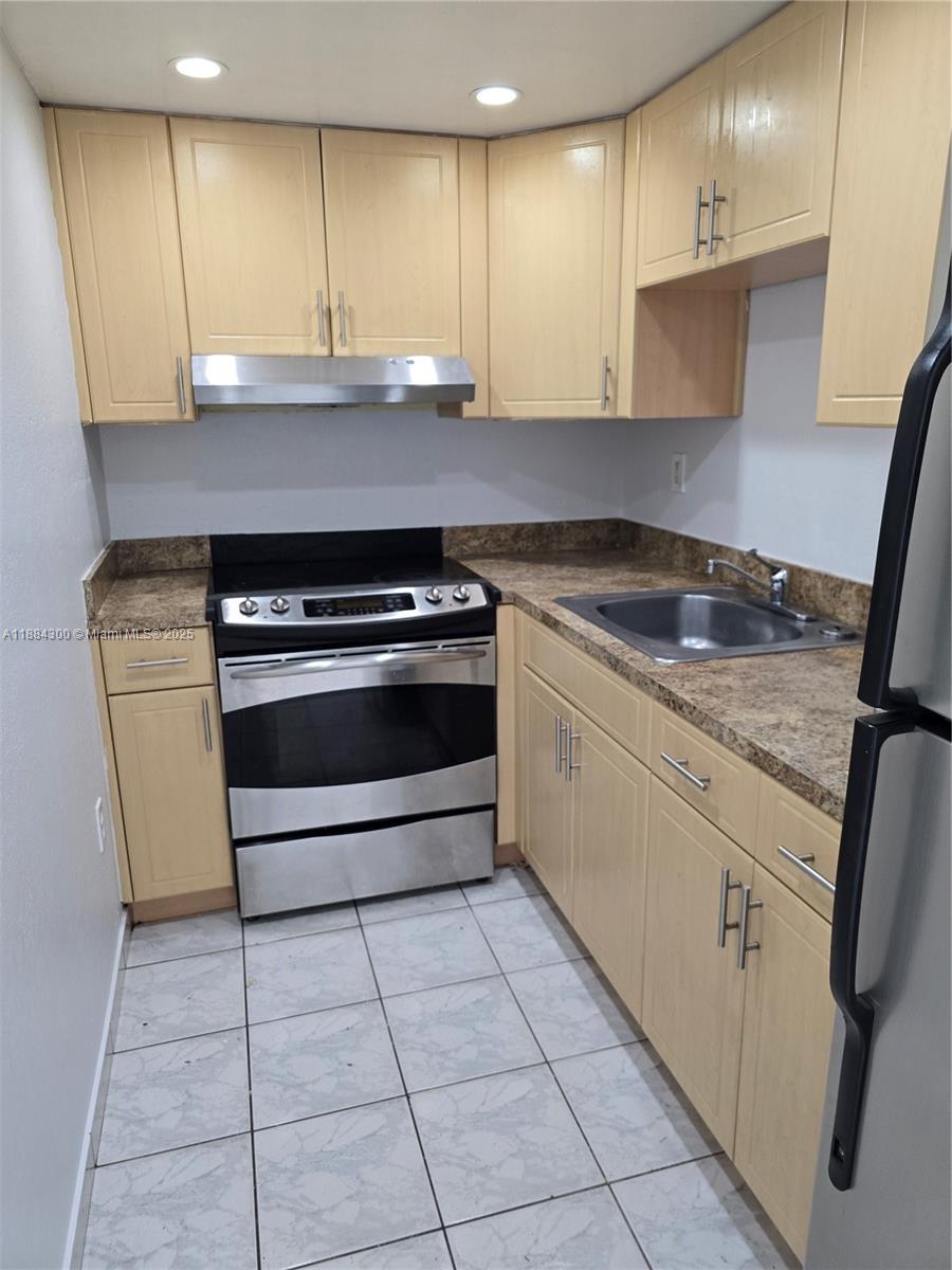 SUNSET VILLAS CONDO - Residential Lease