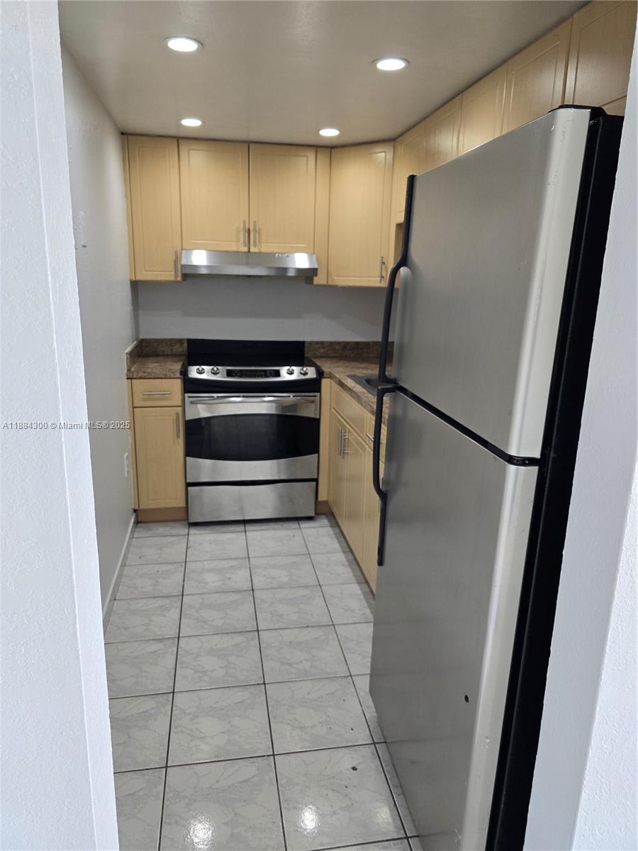 SUNSET VILLAS CONDO - Residential Lease