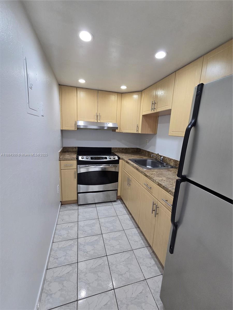 SUNSET VILLAS CONDO - Residential Lease