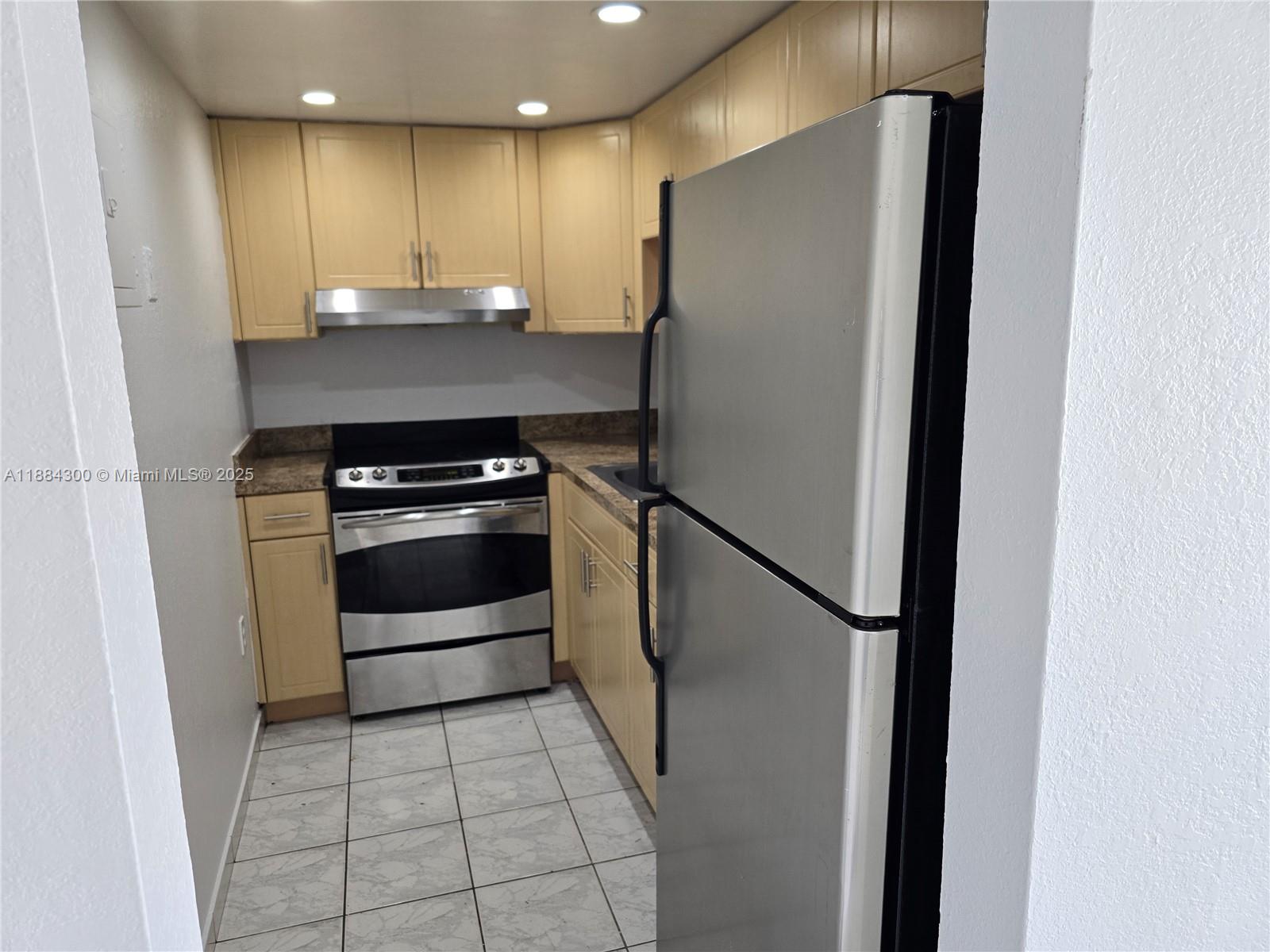 SUNSET VILLAS CONDO - Residential Lease