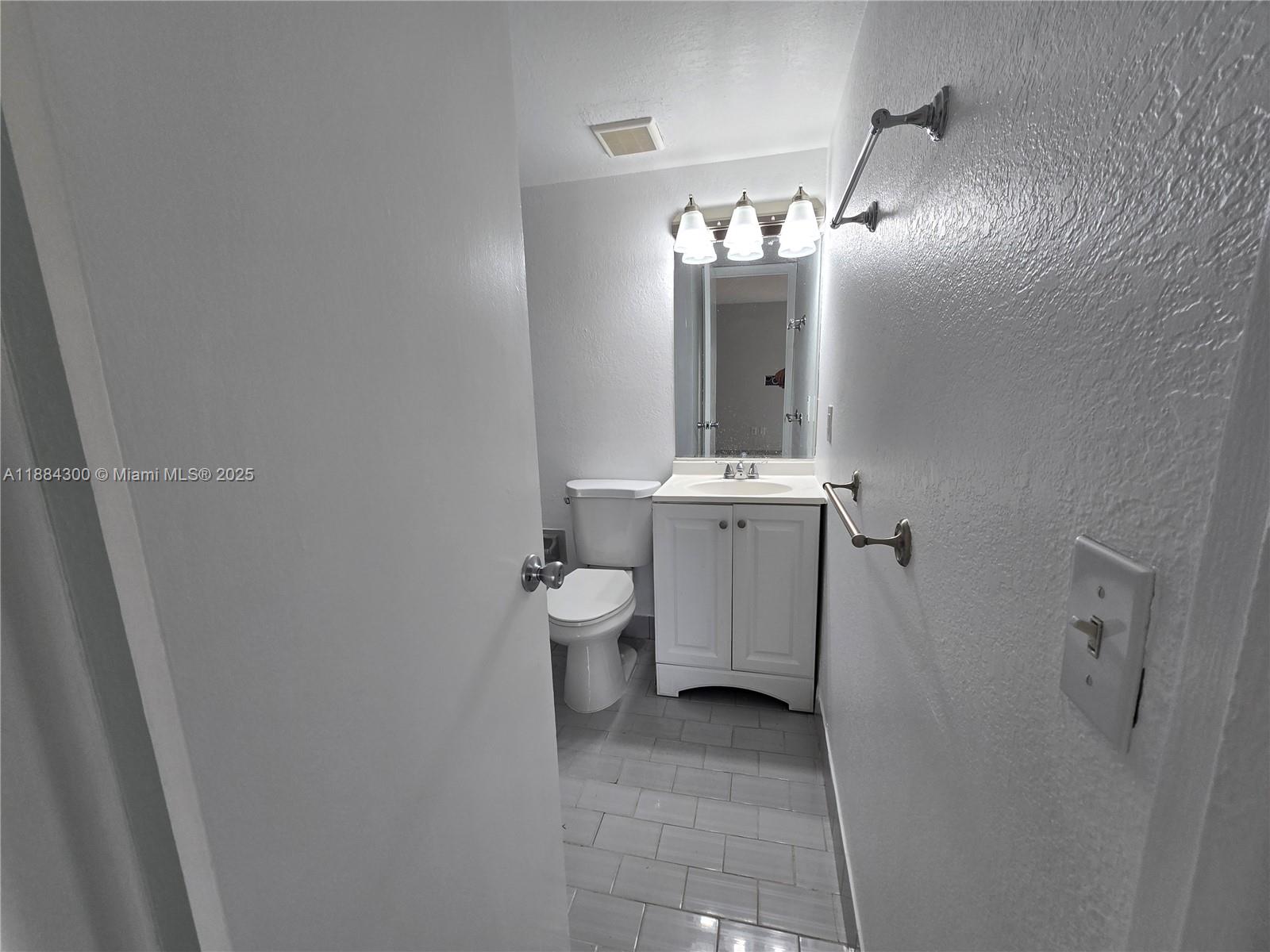 SUNSET VILLAS CONDO - Residential Lease