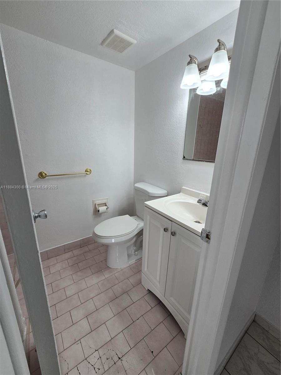 SUNSET VILLAS CONDO - Residential Lease