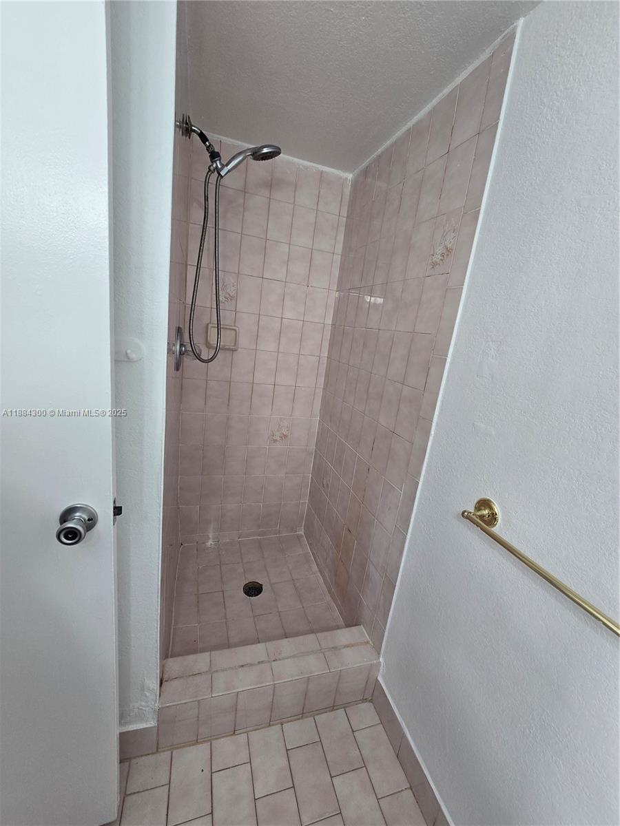 SUNSET VILLAS CONDO - Residential Lease