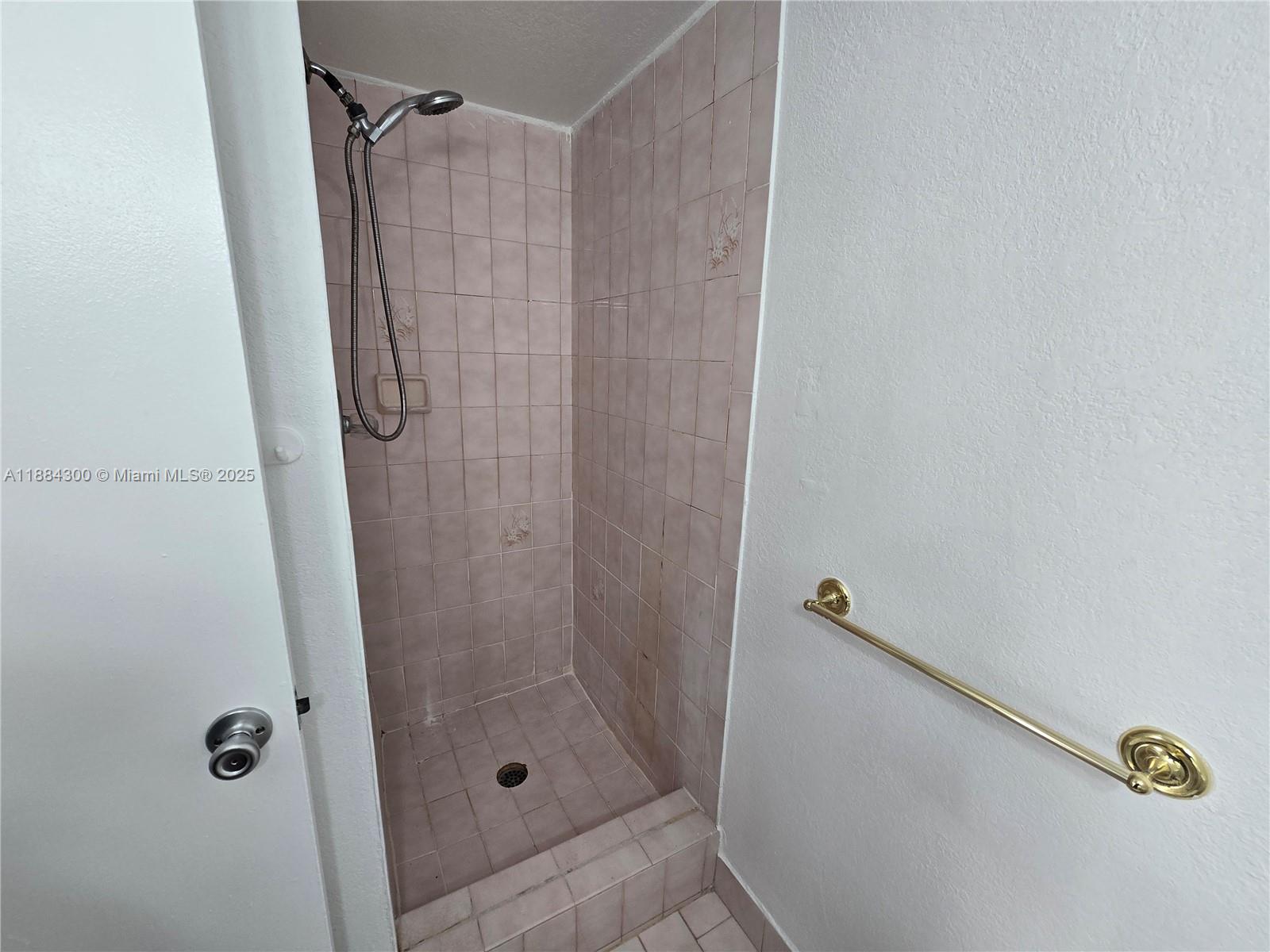 SUNSET VILLAS CONDO - Residential Lease