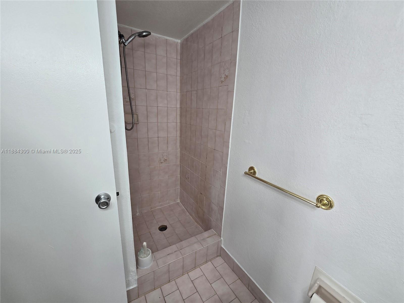 SUNSET VILLAS CONDO - Residential Lease