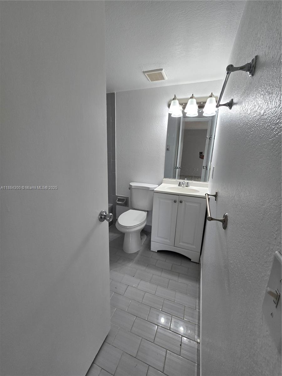 SUNSET VILLAS CONDO - Residential Lease