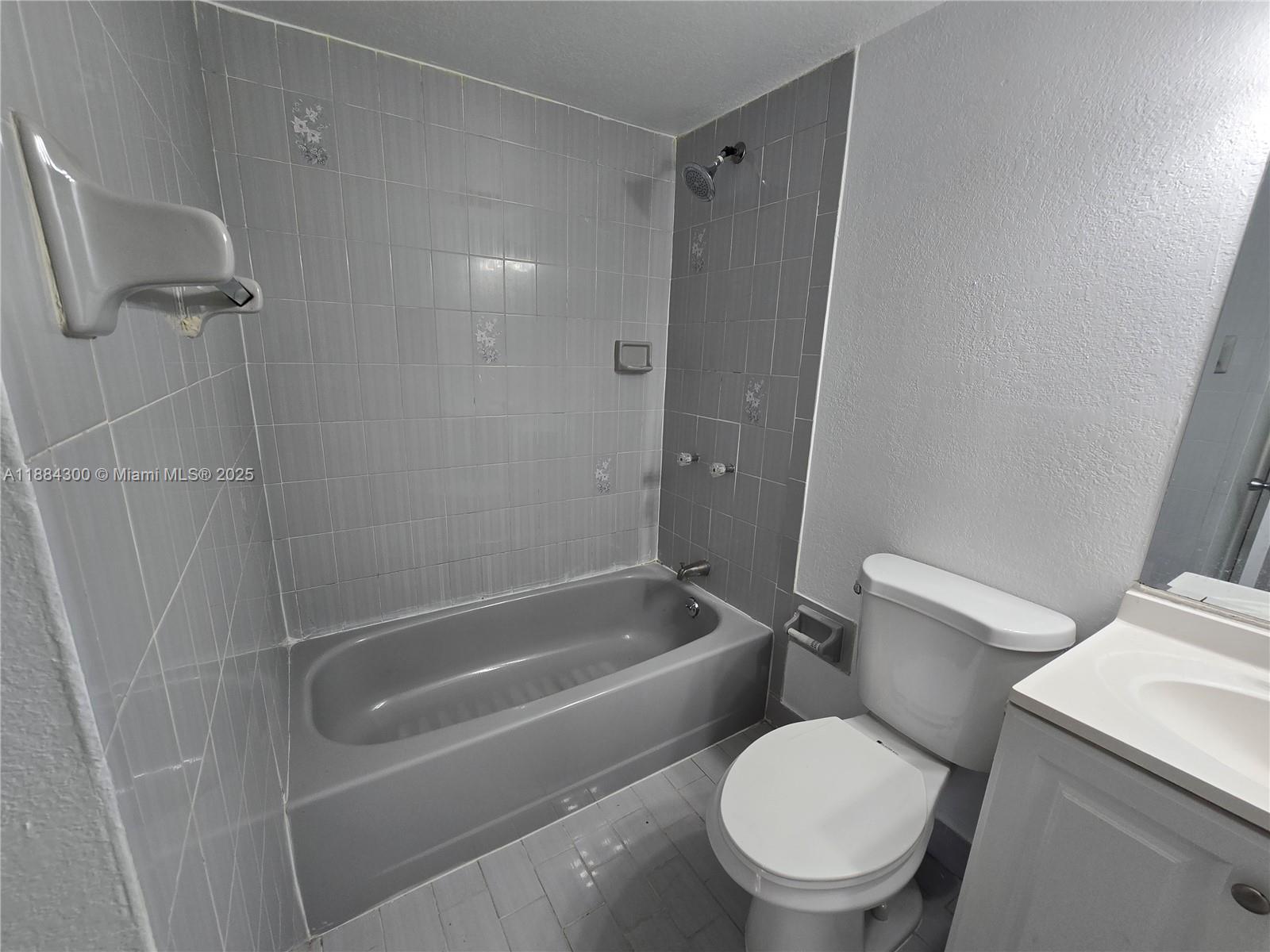 SUNSET VILLAS CONDO - Residential Lease