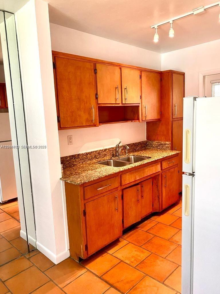 SANTONA CONDO - Residential
