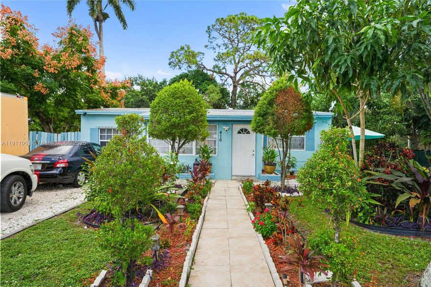 Charming 3-bedroom, 1-bath home in Fort Lauderdale with a spacious layout and large yard. Perfect for first-time buyers or investors looking for a solid property in a great location close to shopping, dining, and major highways.