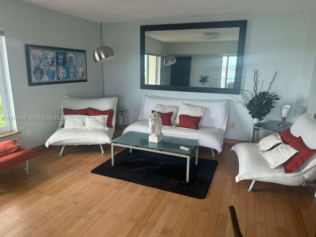 2201 Brickell Ave 98