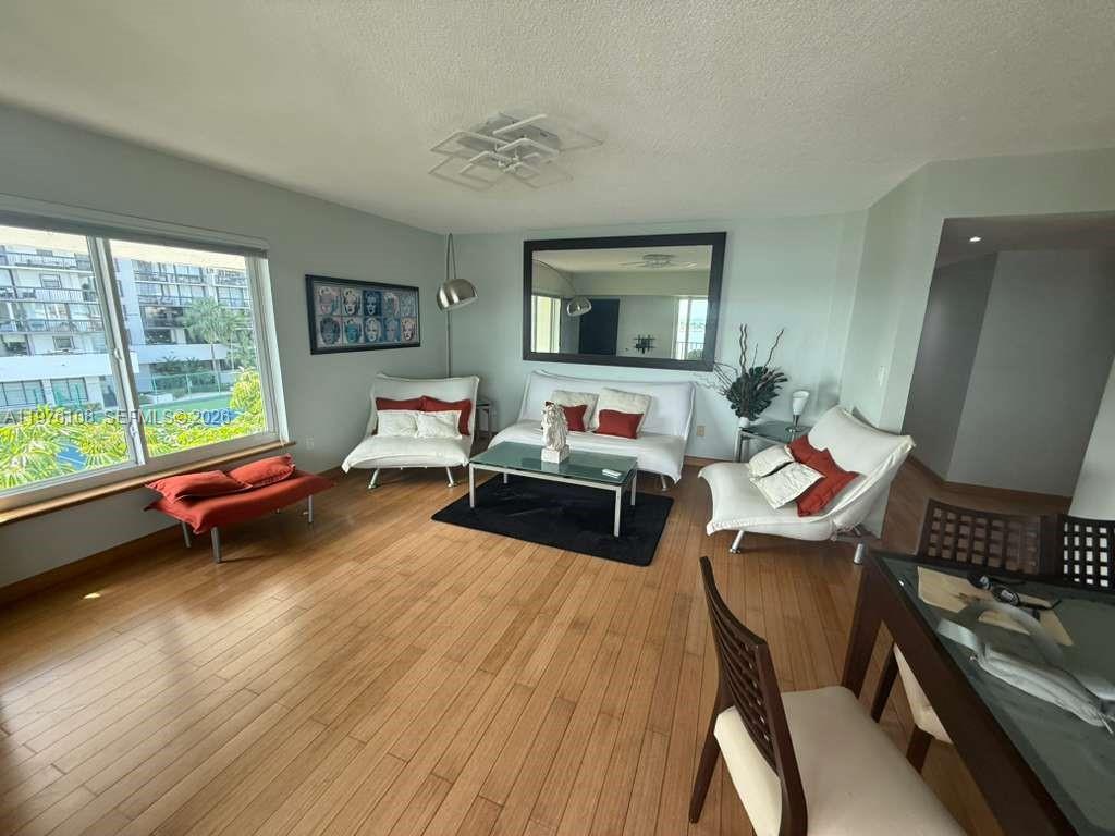 2201 Brickell Ave 98