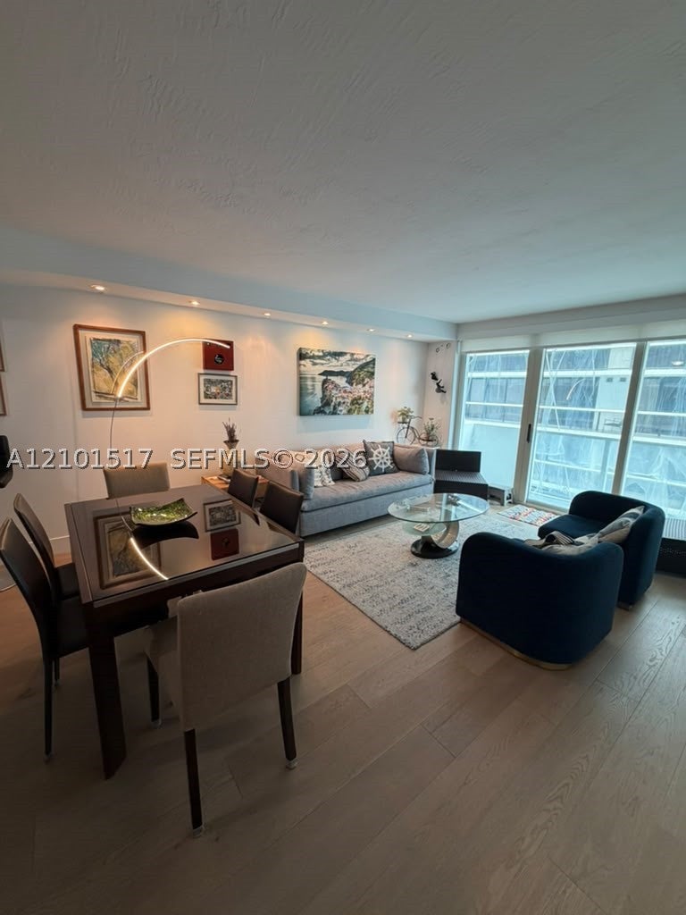 9499 Collins Ave 907