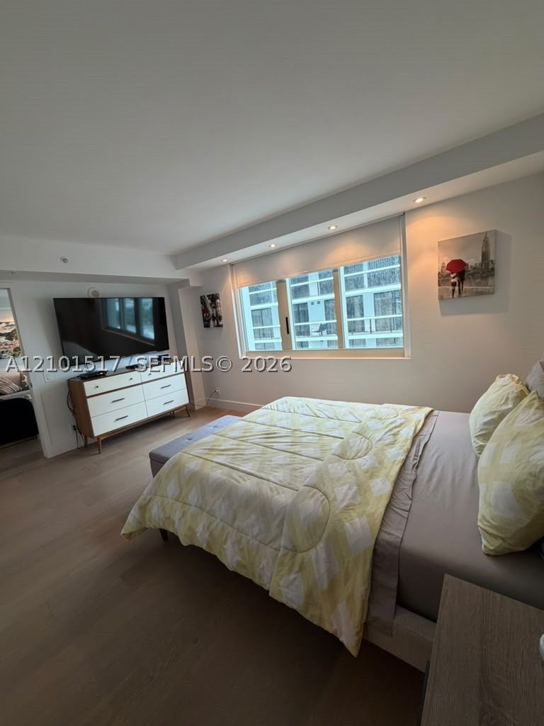9499 Collins Ave 907