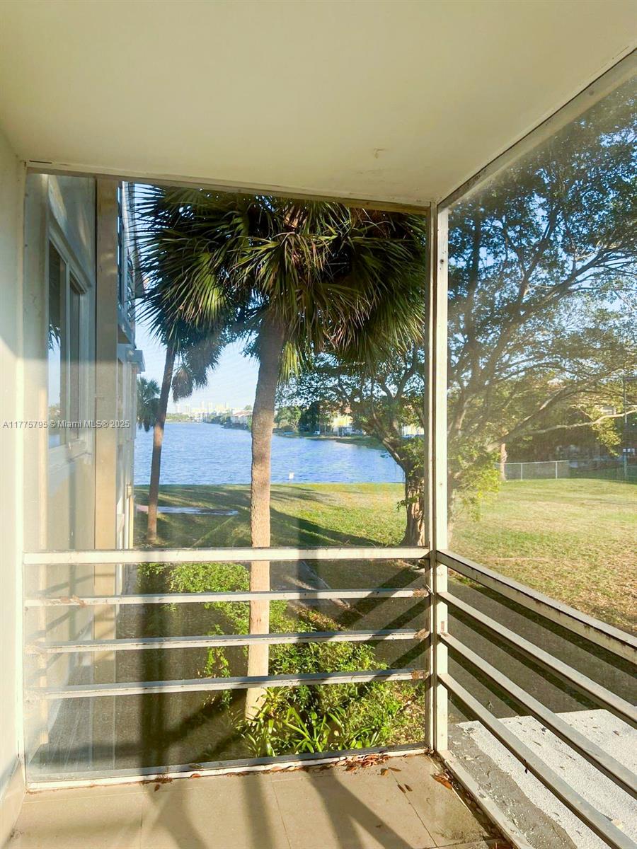 447 Ne 195th St 217, Miami, Broward County, Florida - 2 Bedrooms  
2 Bathrooms - 
