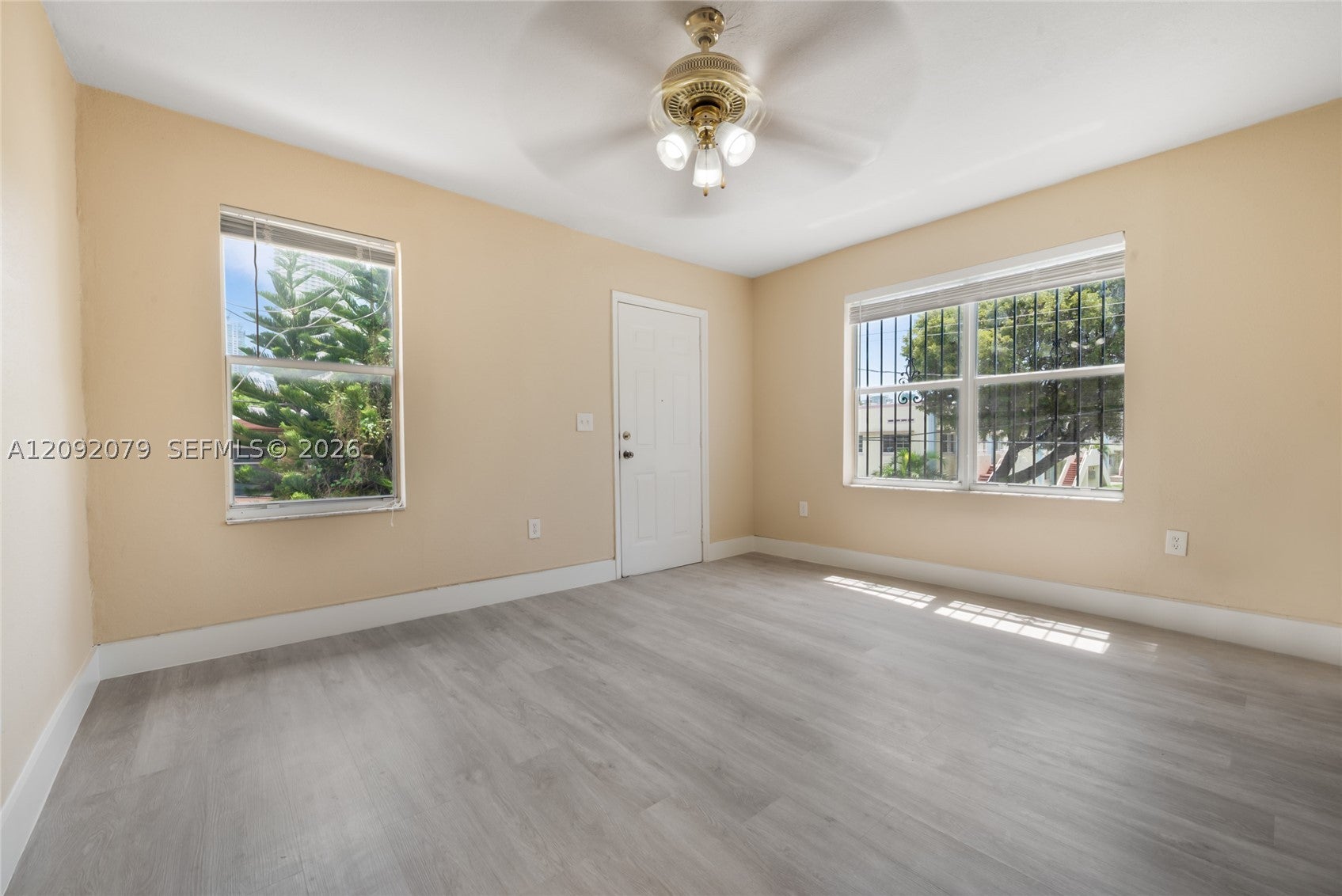 569 SW 5th St