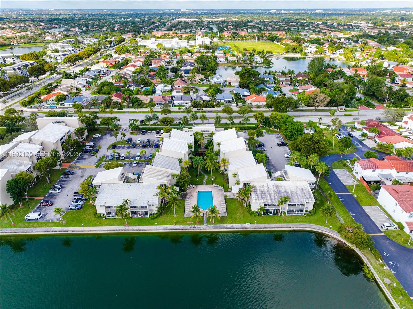 COVE CONDO PHASE I - Residential