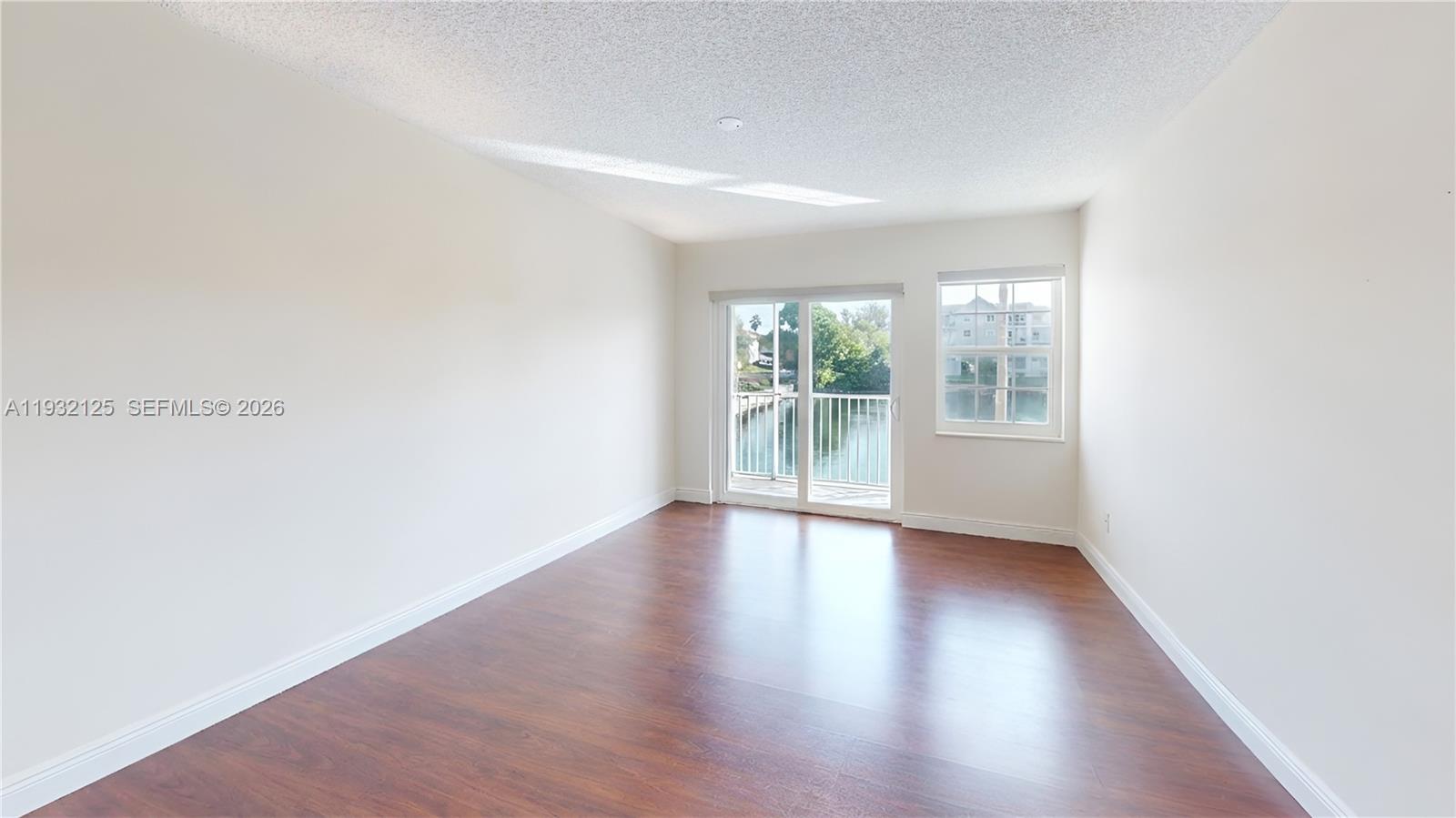 COVE CONDO PHASE I - Residential