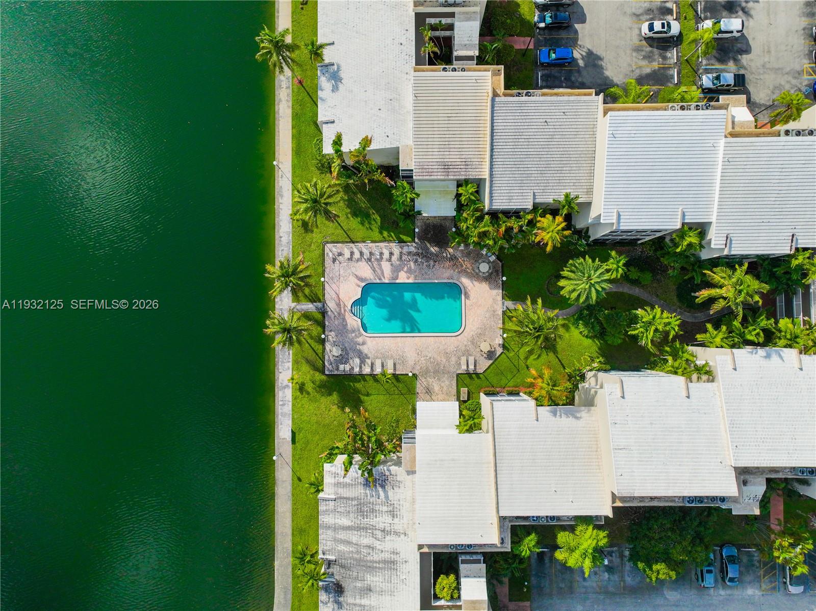 COVE CONDO PHASE I - Residential