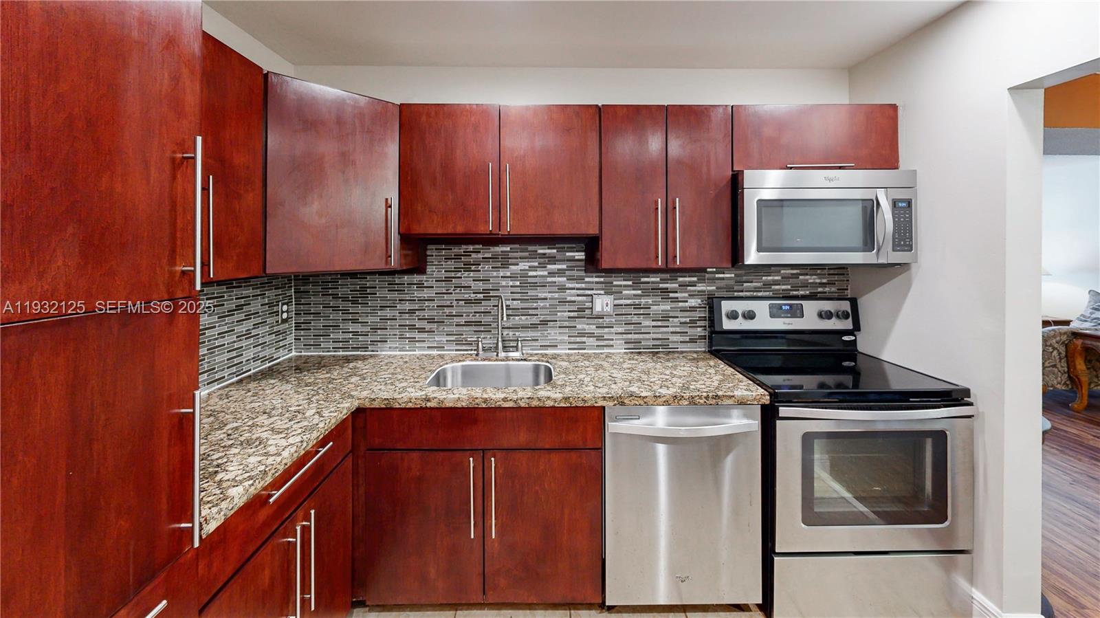 COVE CONDO PHASE I - Residential