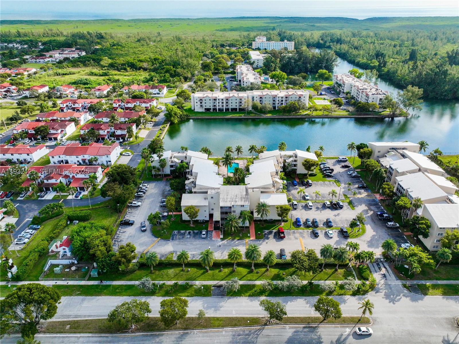 COVE CONDO PHASE I - Residential