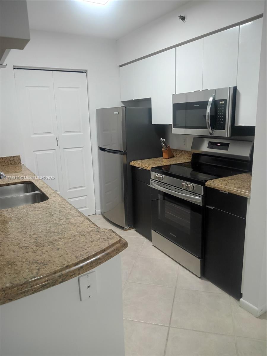 THE YACHT CLUB AT AVENTUR - Residential