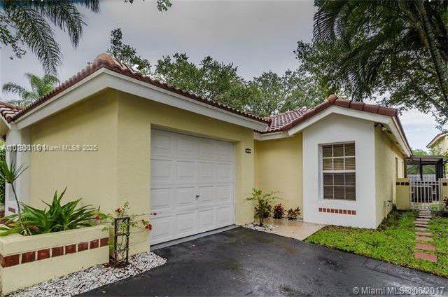 Rental Property at 1341 Seagrape Cir 1341, Weston, Broward County, Florida - Bedrooms: 3 
Bathrooms: 2  - $3,250 MO.