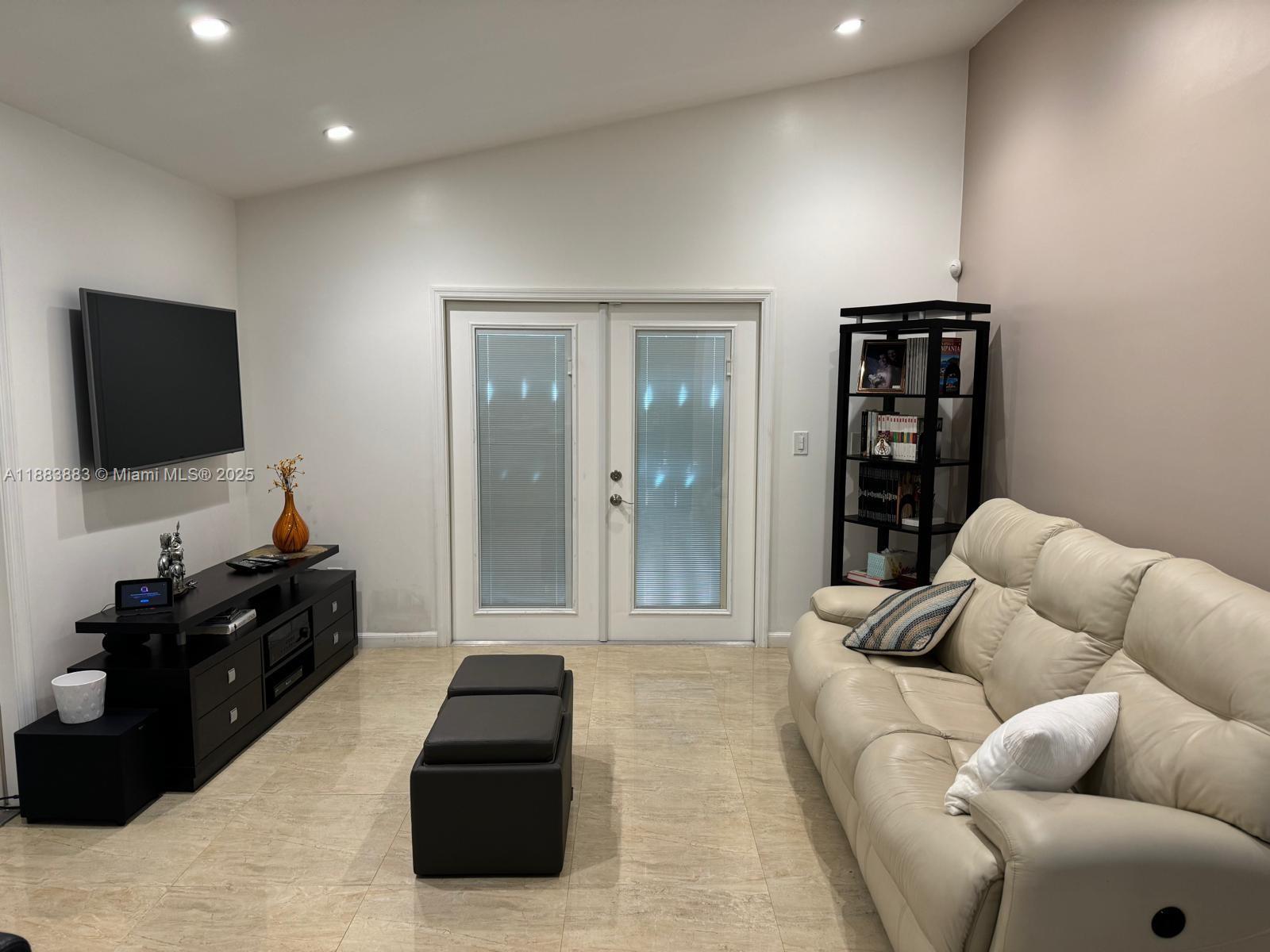 LAKES ON THE GREEN GLYNN - Residential Lease