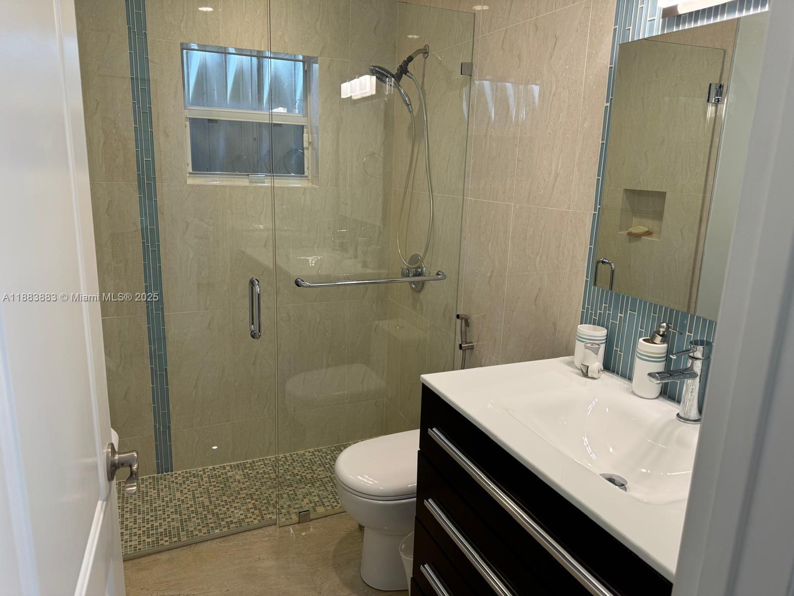 LAKES ON THE GREEN GLYNN - Residential Lease