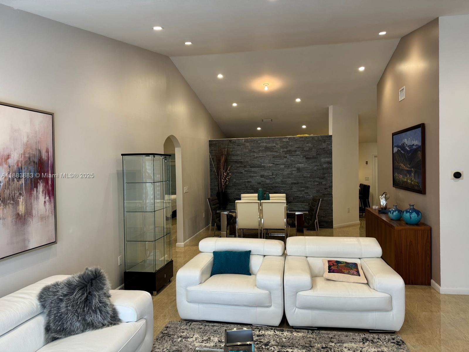 LAKES ON THE GREEN GLYNN - Residential Lease